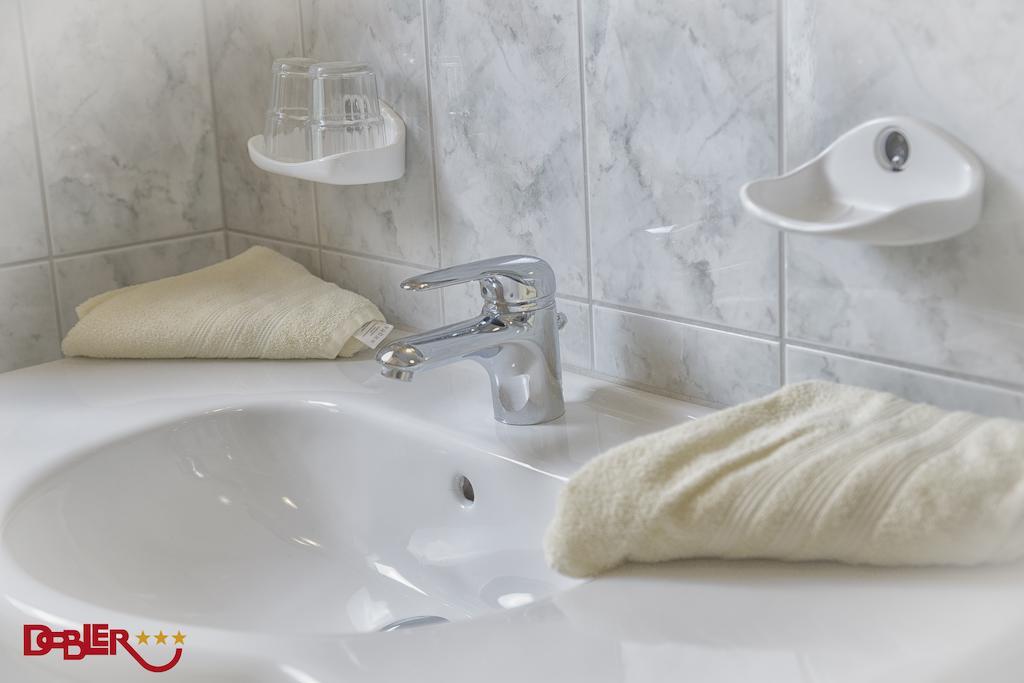 Ferienhotel Dobler Weissenbach am Lech Oda fotoğraf